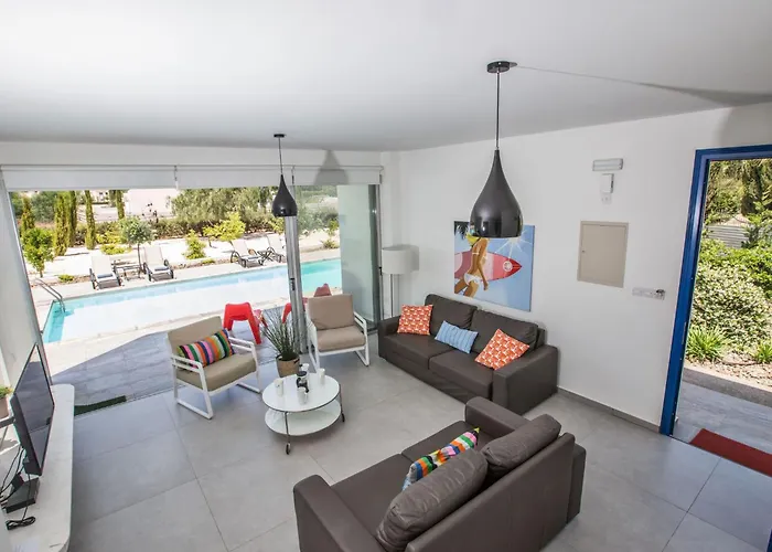 Greco Ccv1 Mit Beheiztem Pool By Interhome